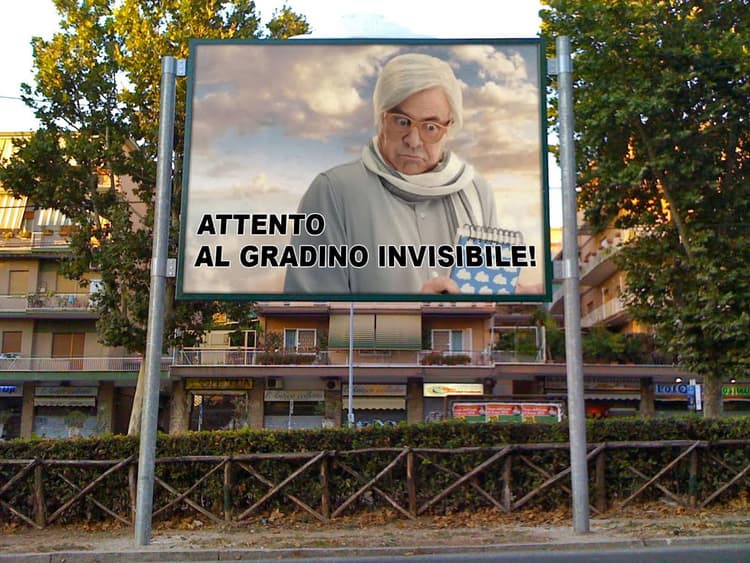 Pubblicità Lavazza con Crozza: Attento al Gradino Invisibile!